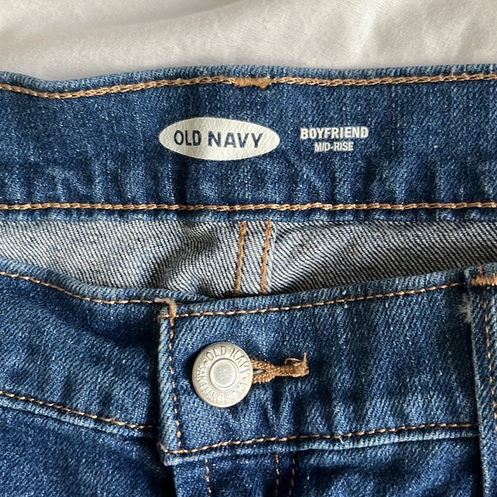 Old Navy Mid Rise Boyfriend Straight Jeans - Picture 5 of 6